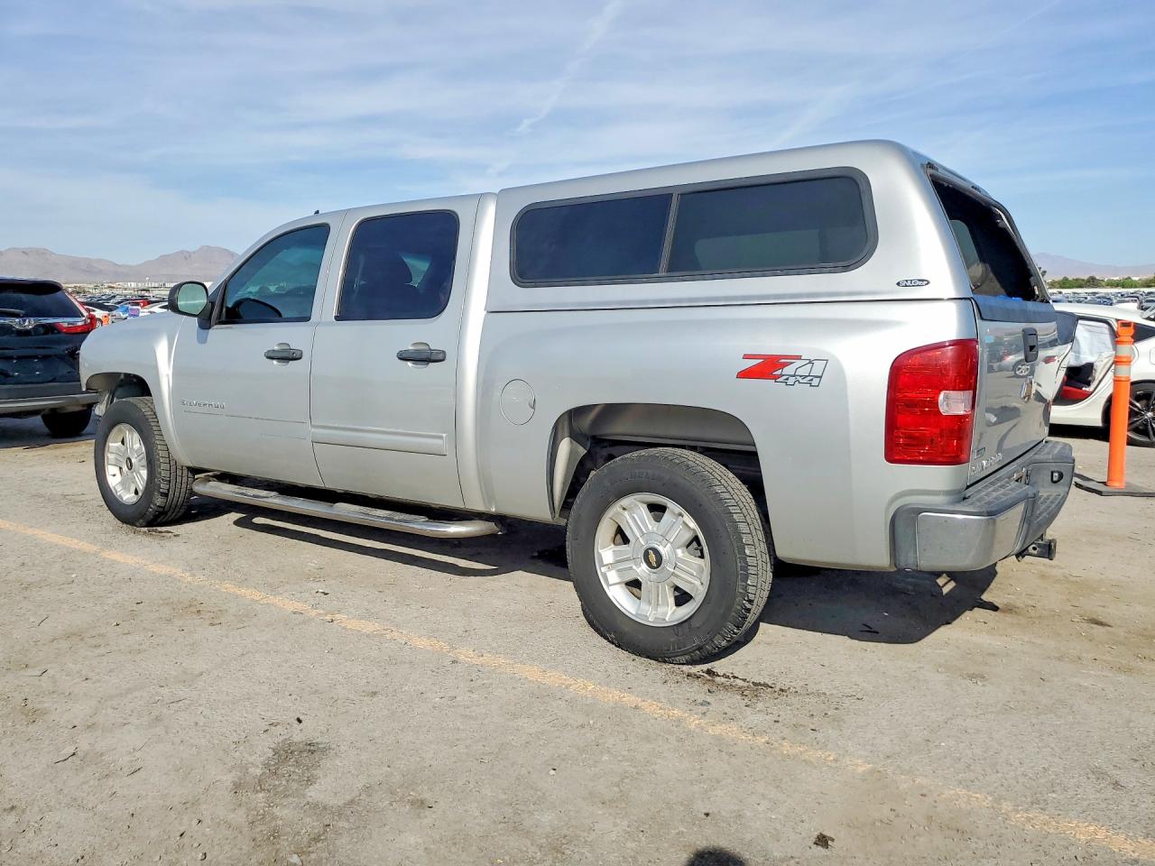 2010 CHEVROLET SILVERADO K1500 LT photo 2
