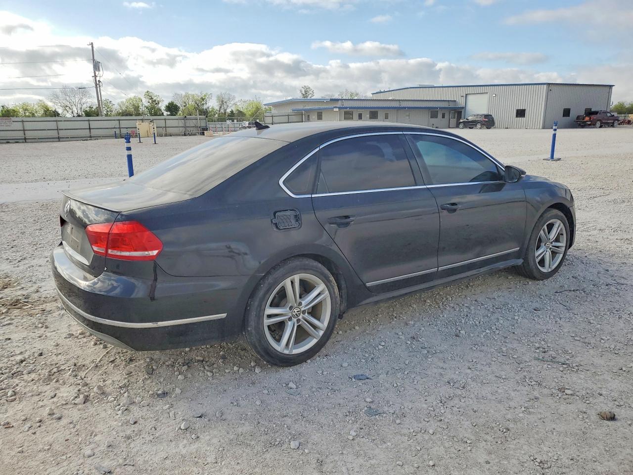 2012 VOLKSWAGEN PASSAT SE photo 5