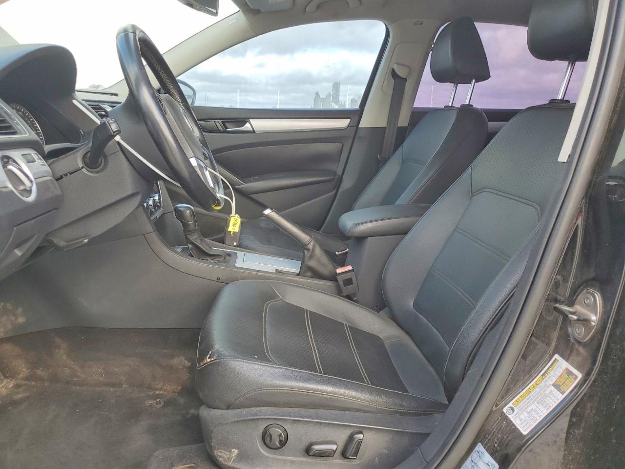 2012 VOLKSWAGEN PASSAT SE photo 13