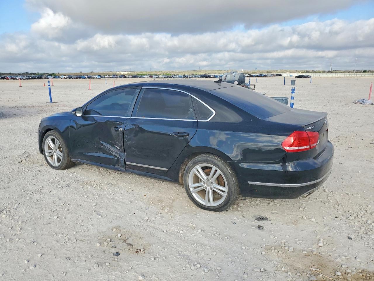 2012 VOLKSWAGEN PASSAT SE photo 3