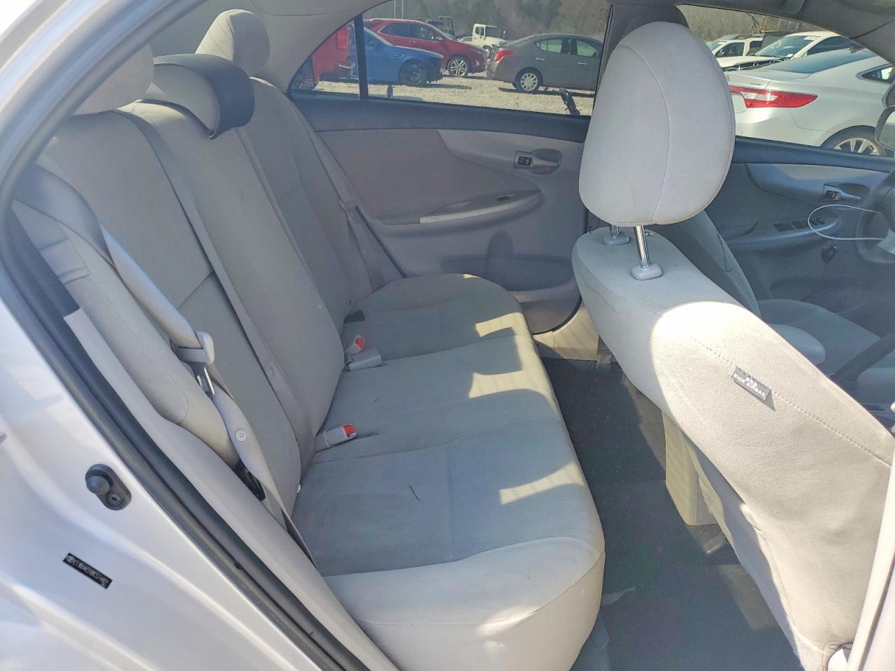 2011 TOYOTA COROLLA photo 28
