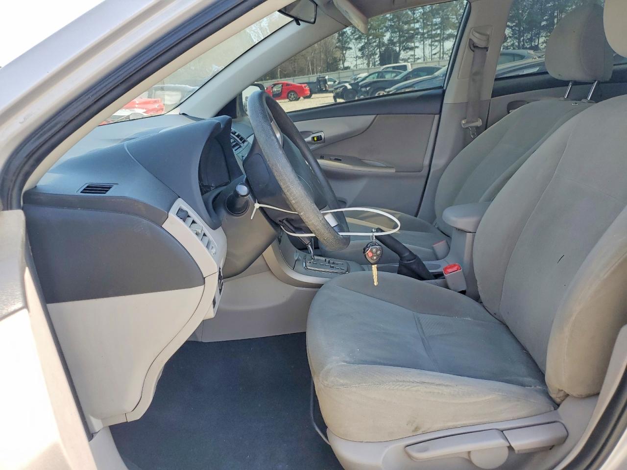 2011 TOYOTA COROLLA photo 19