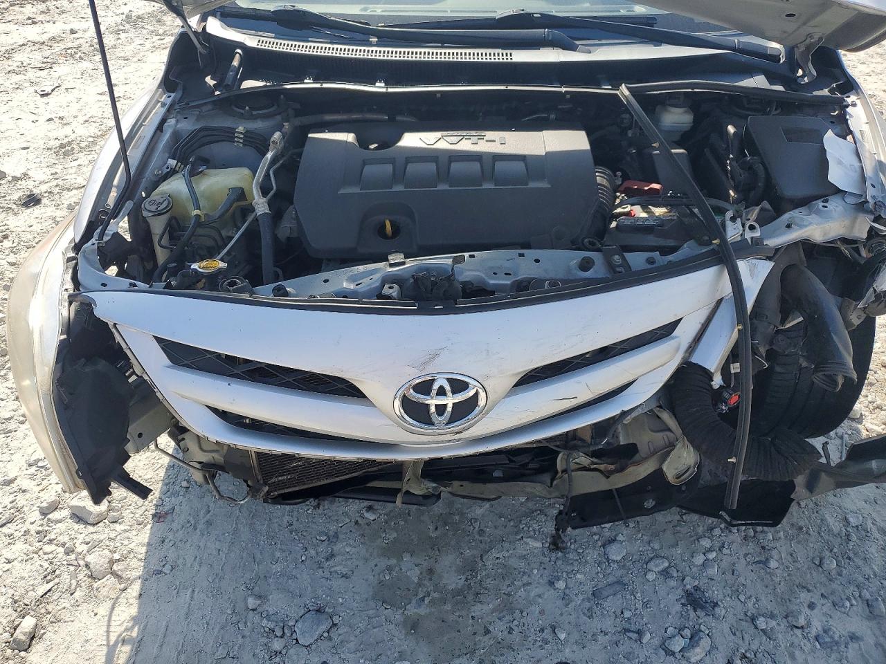 2011 TOYOTA COROLLA photo 31