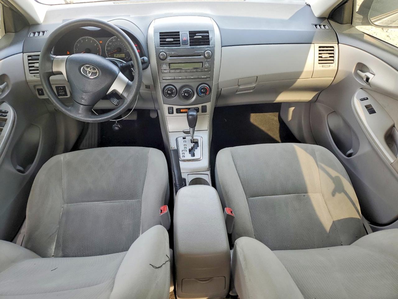 2011 TOYOTA COROLLA photo 22