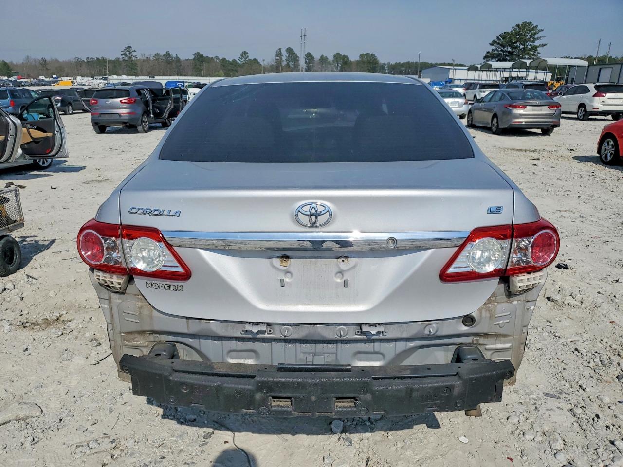 2011 TOYOTA COROLLA photo 16