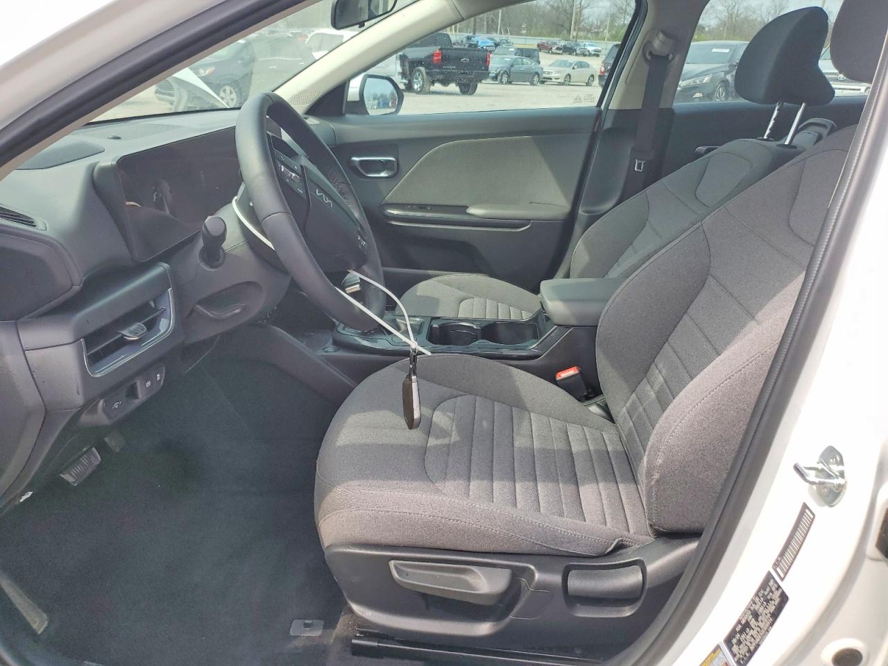 2025 KIA K4 EX photo 13