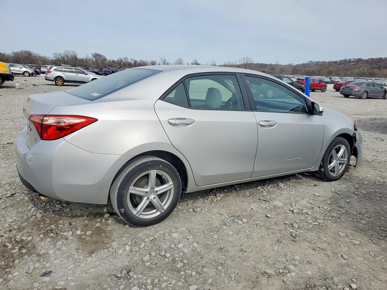 2018 TOYOTA COROLLA LE photo 5