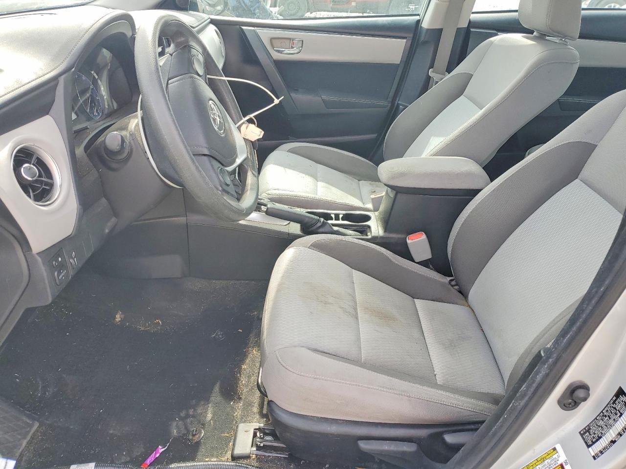 2018 TOYOTA COROLLA LE photo 13