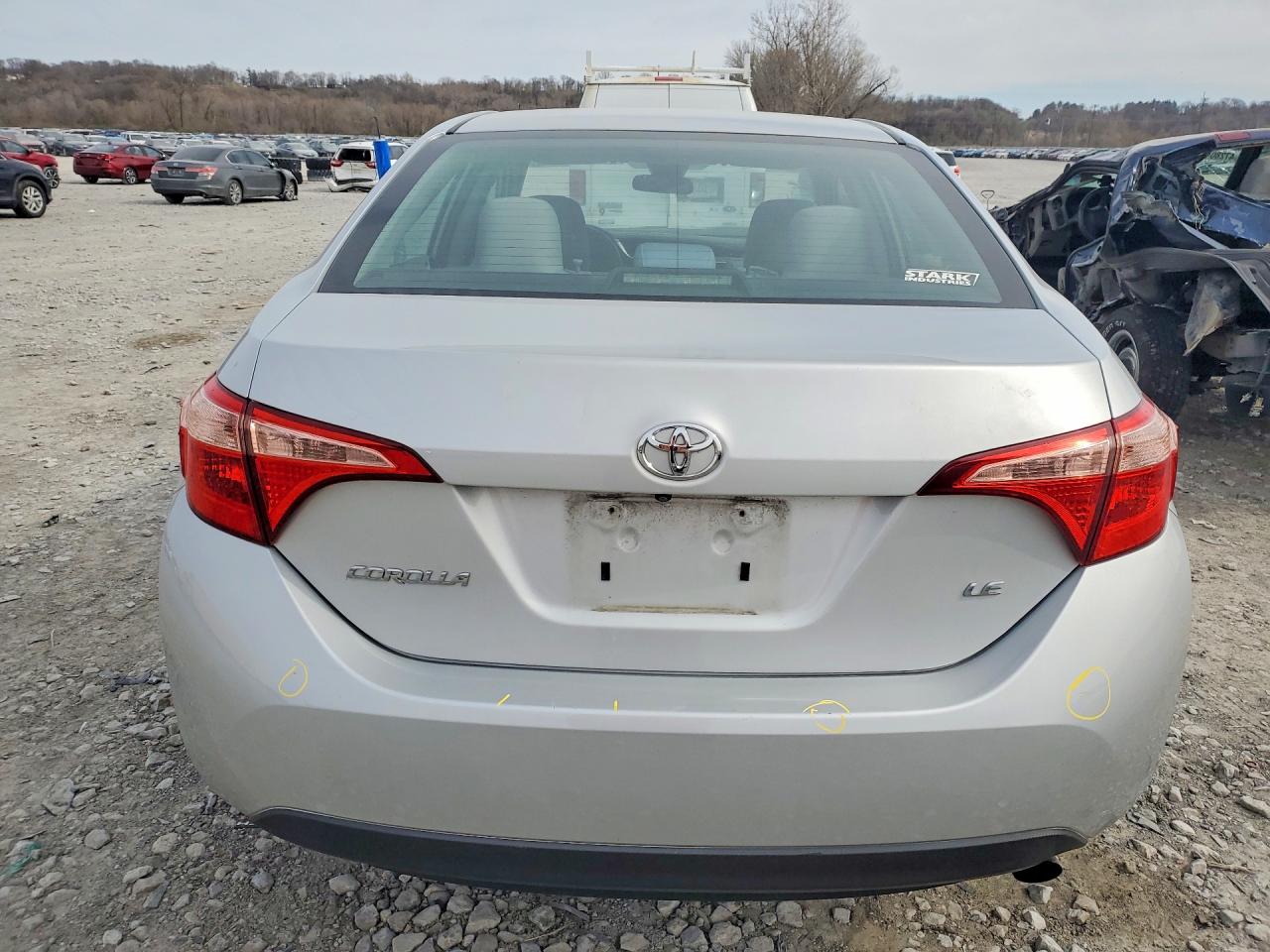 2018 TOYOTA COROLLA LE photo 11
