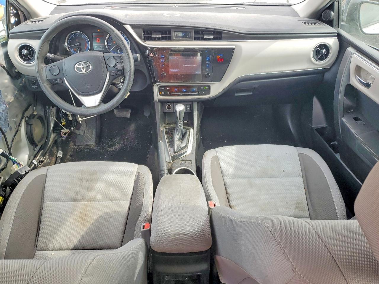2018 TOYOTA COROLLA LE photo 15