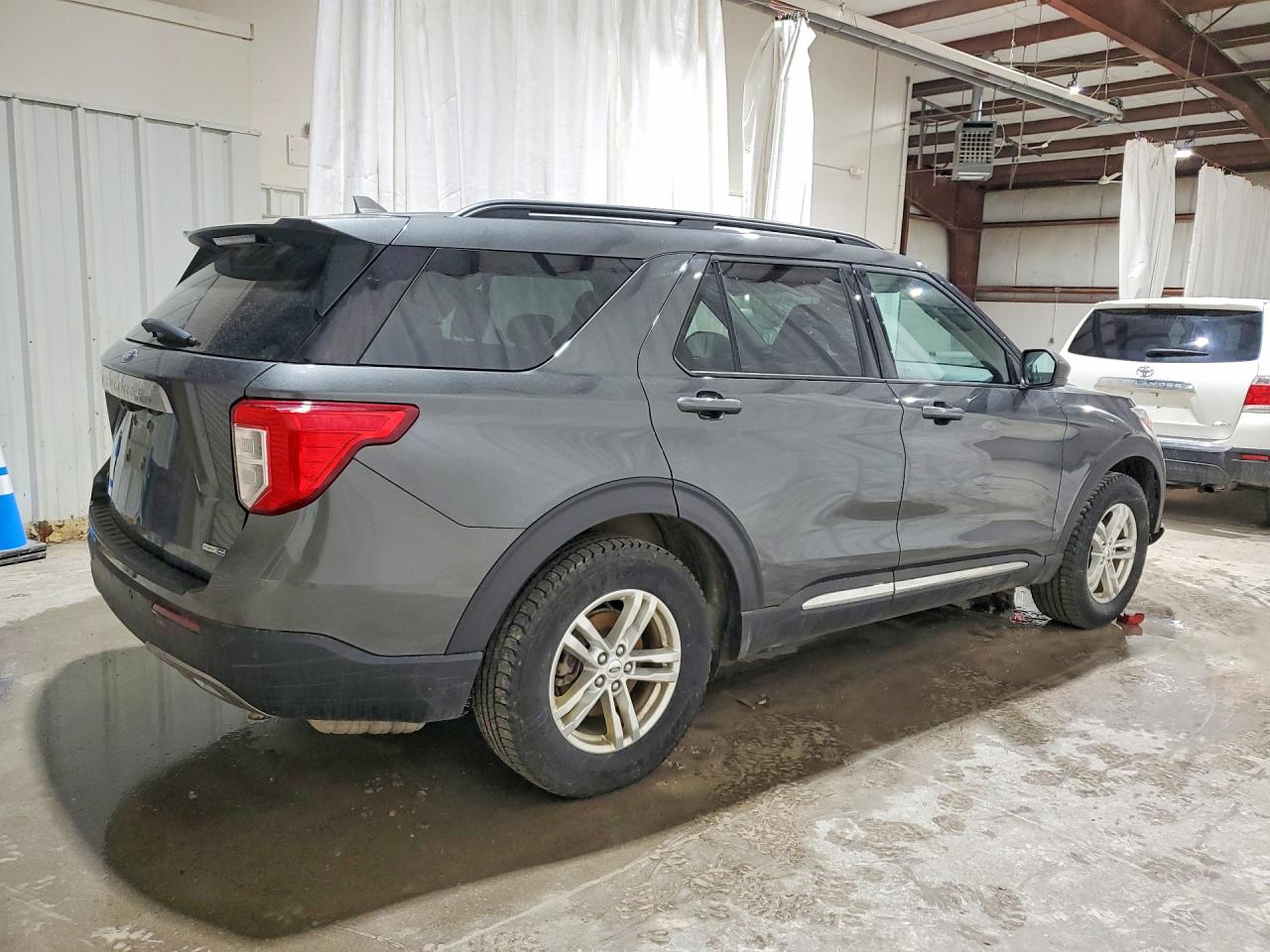 2020 FORD EXPLORER XLT photo 5