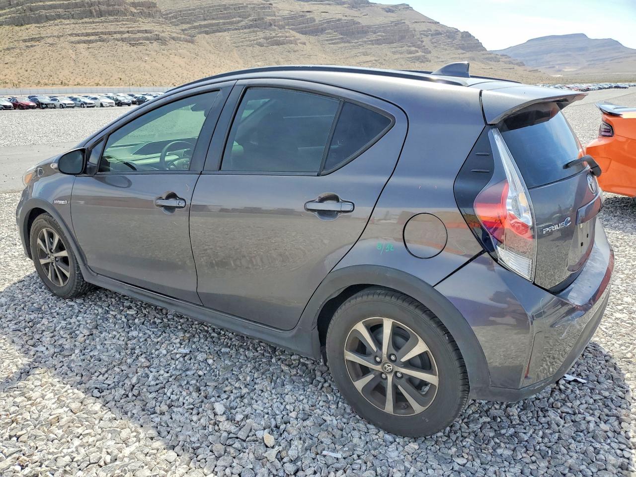 2018 TOYOTA PRIUS C THREE photo 4