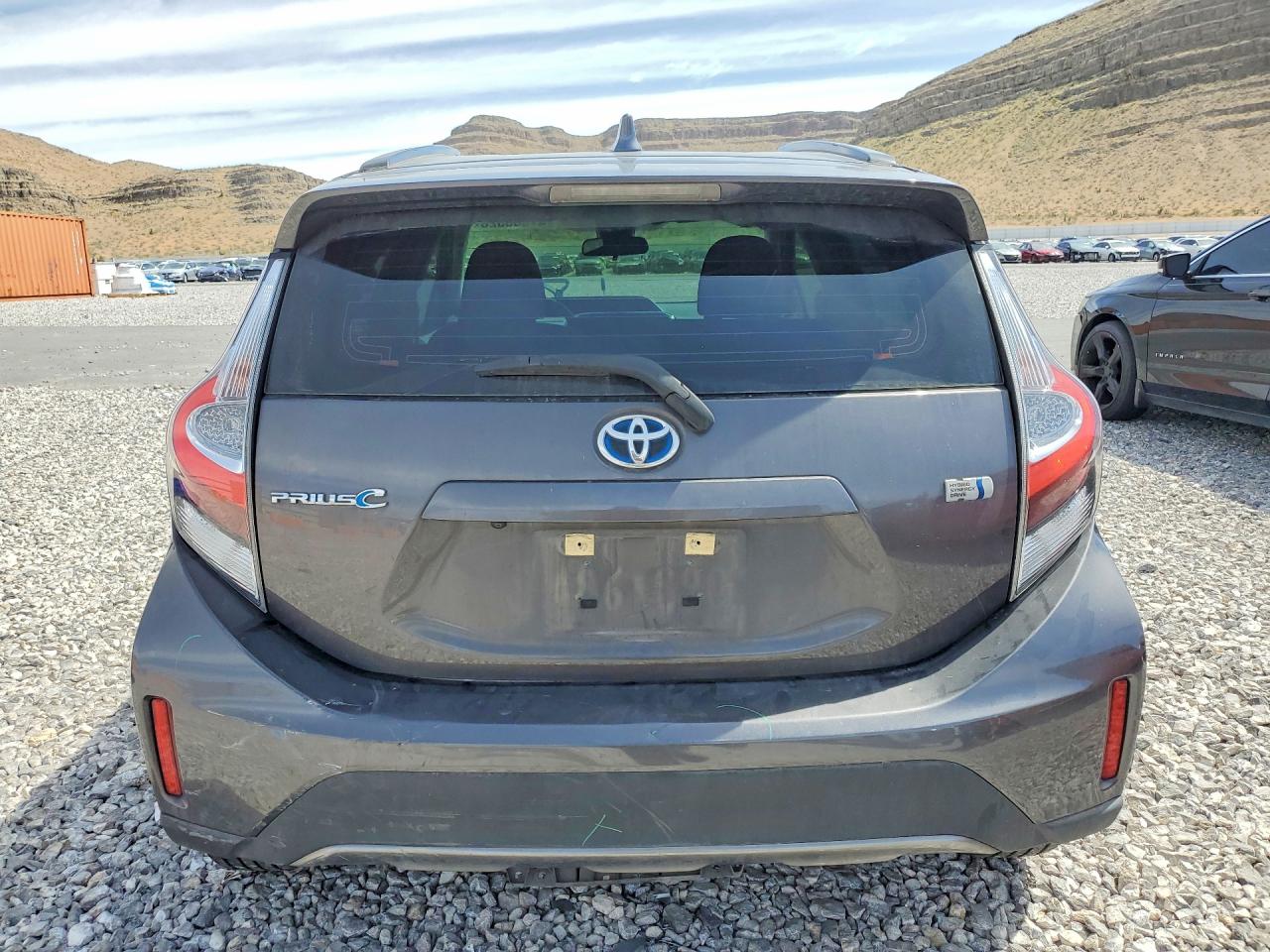 2018 TOYOTA PRIUS C THREE photo 16