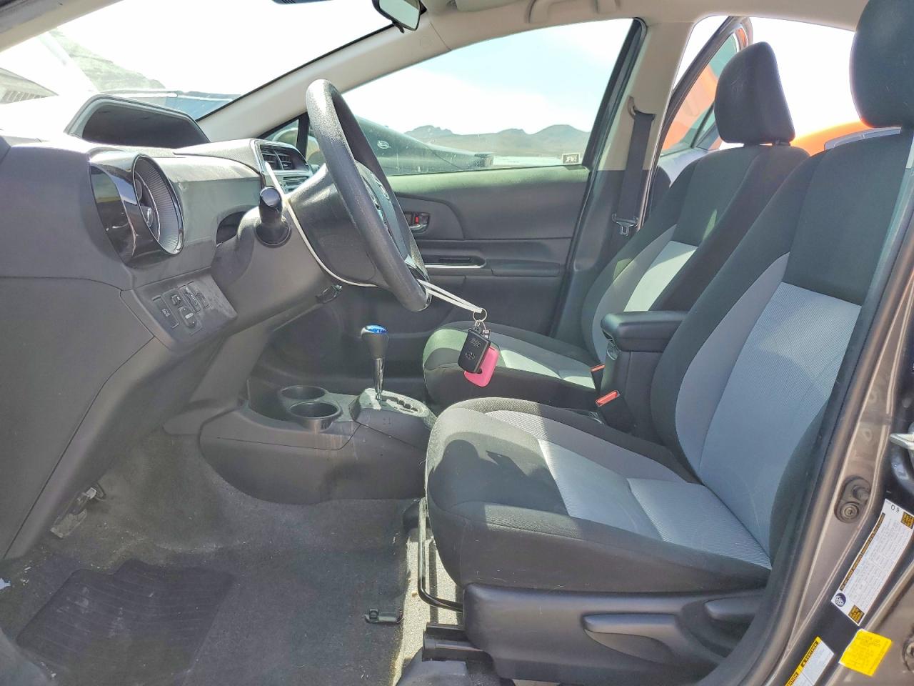 2018 TOYOTA PRIUS C THREE photo 19