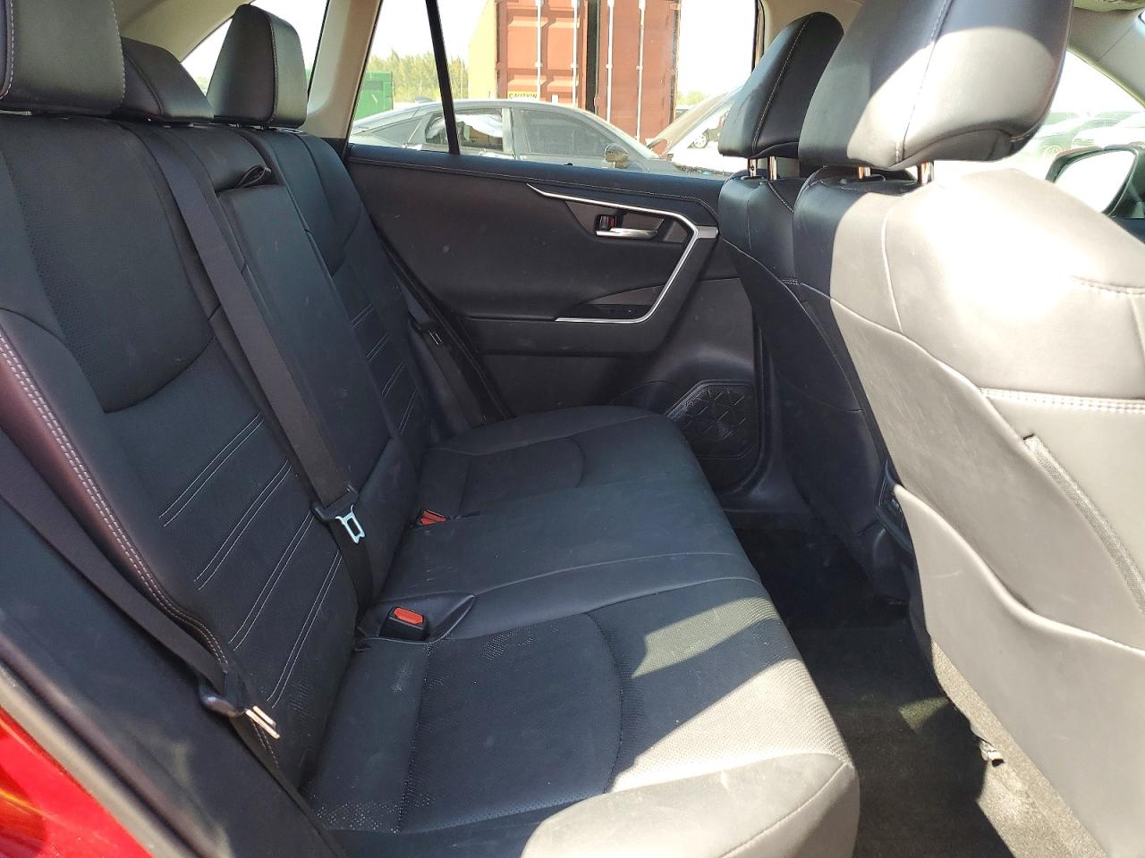 2021 TOYOTA RAV4 photo 31