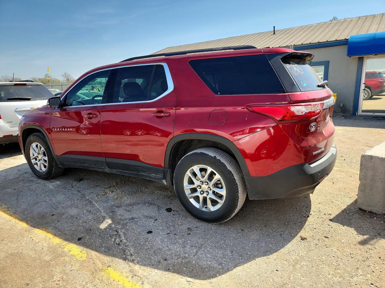 2020 CHEVROLET TRAVERSE LT photo 3