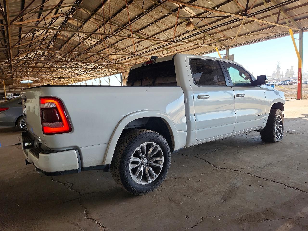 2019 RAM 1500 LARAMIE photo 3