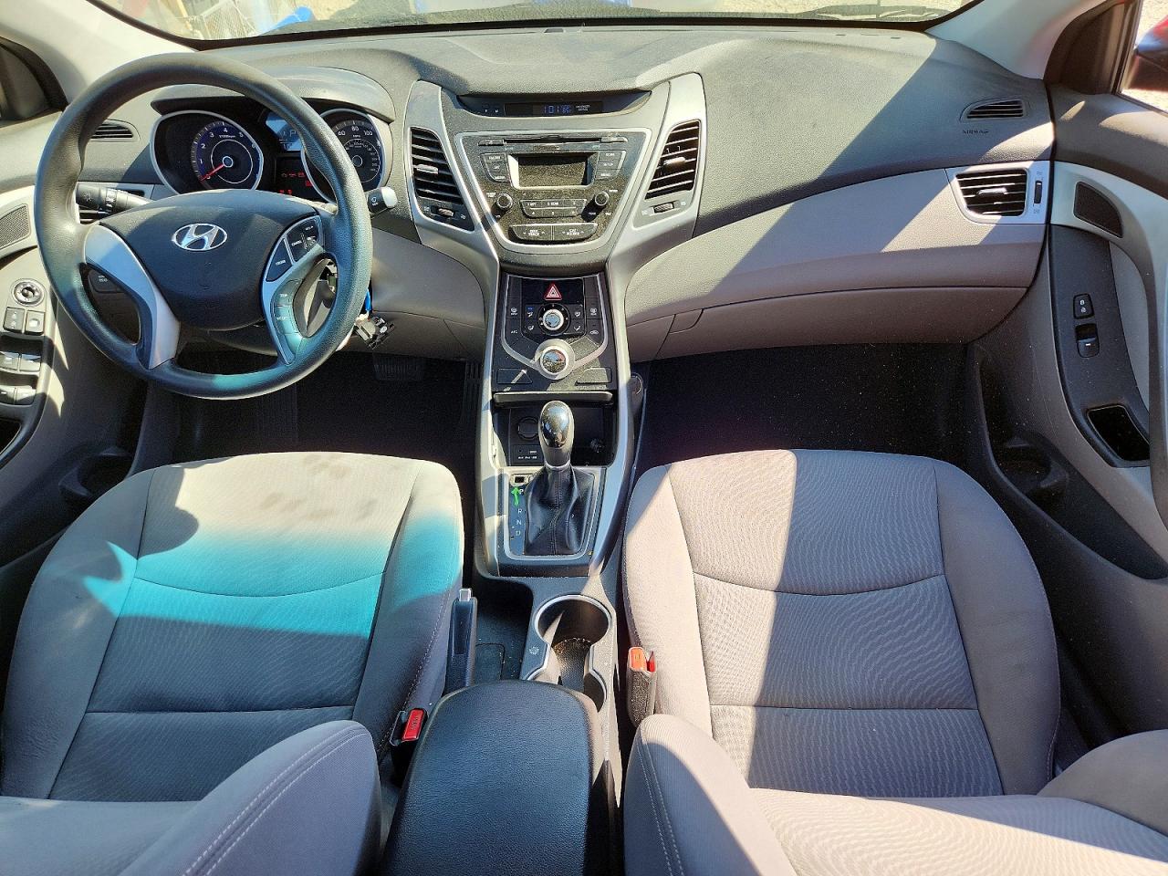 2016 HYUNDAI ELANTRA SE photo 8