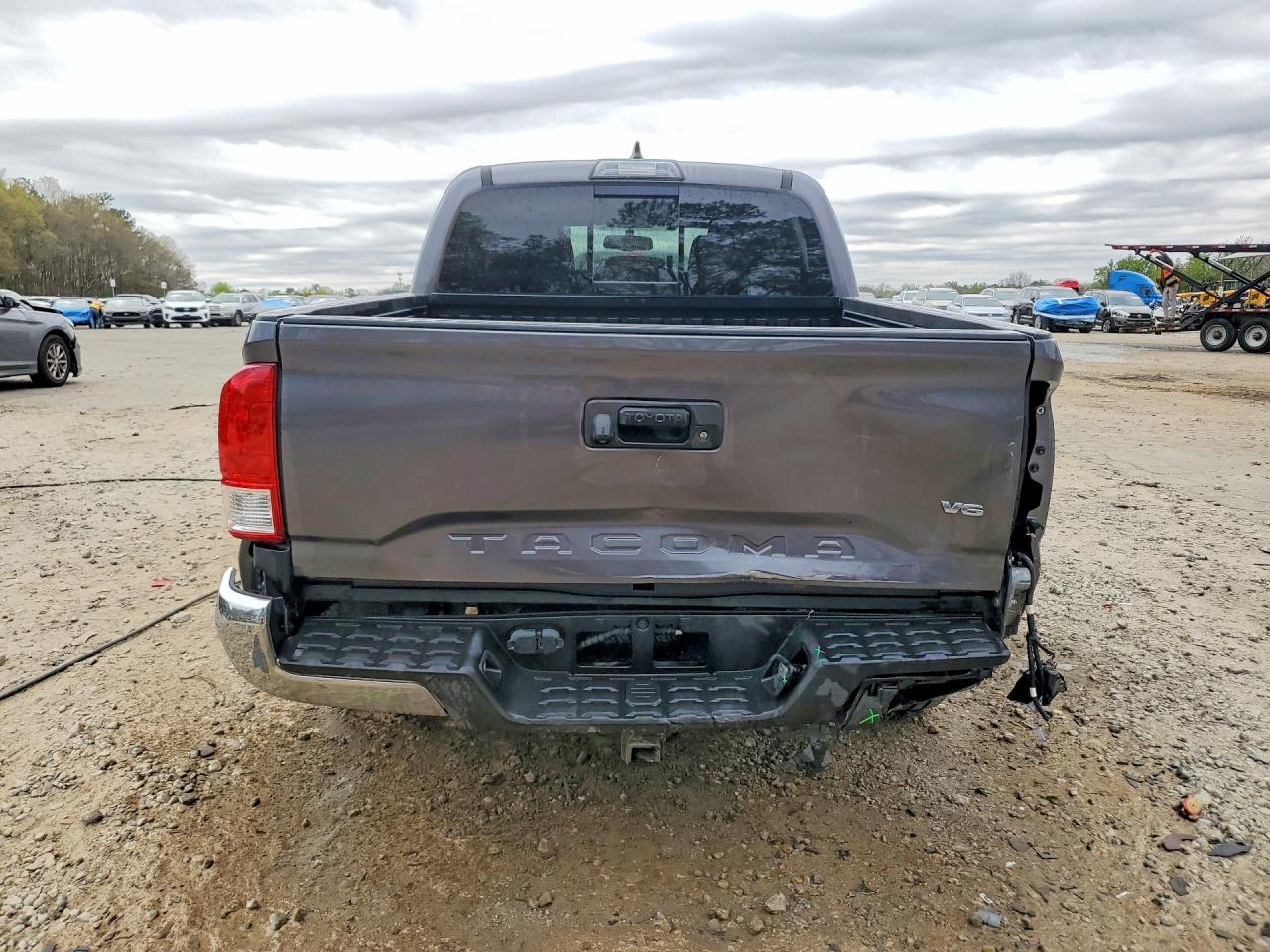 2017 TOYOTA TACOMA TRD OFF-ROAD photo 6