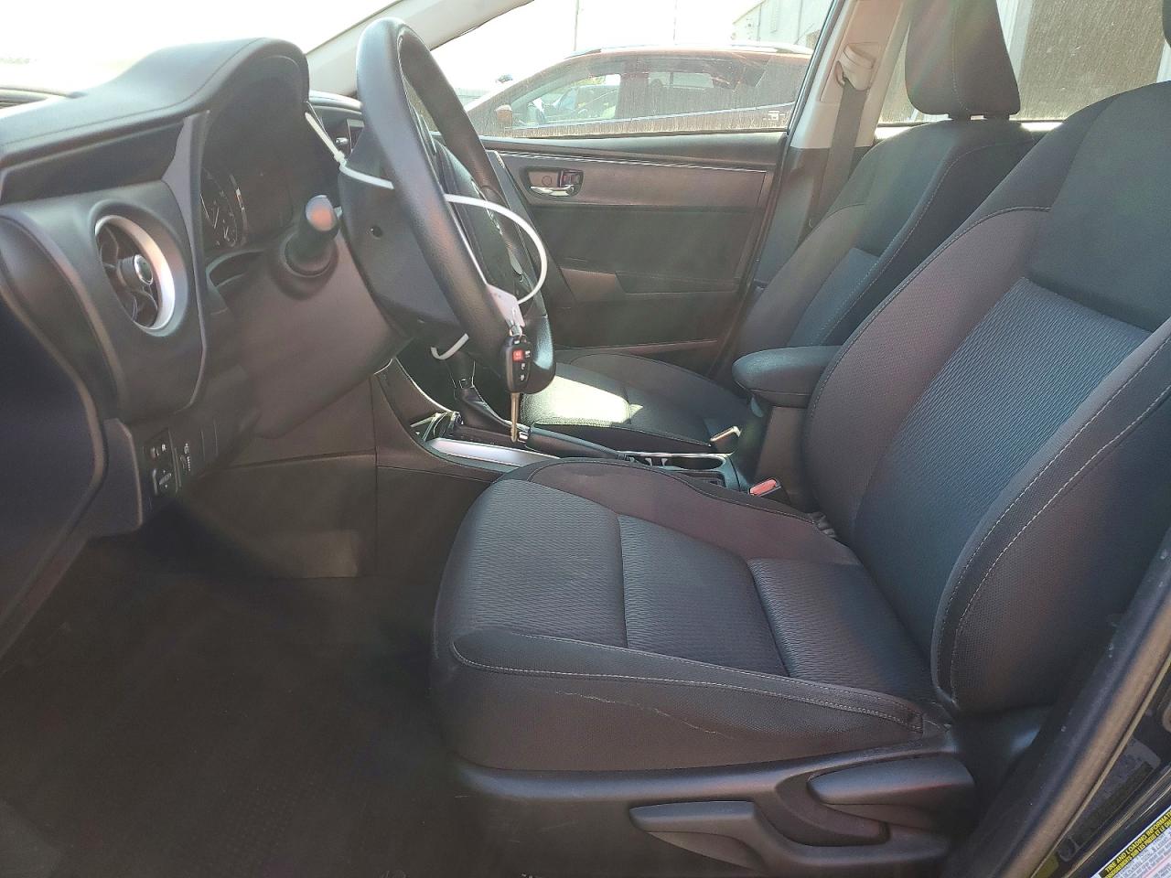 2018 TOYOTA COROLLA LE photo 19