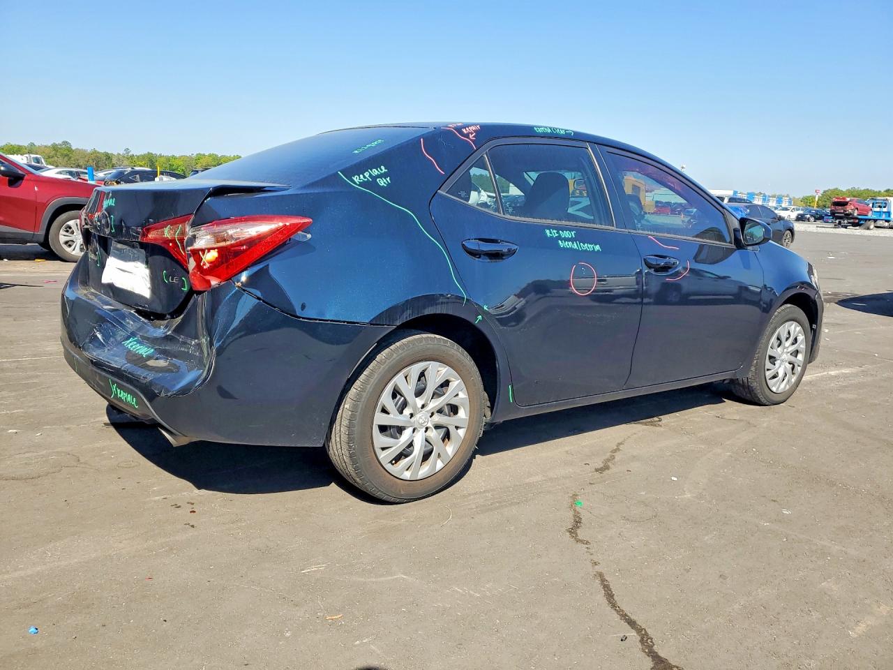2018 TOYOTA COROLLA LE photo 7