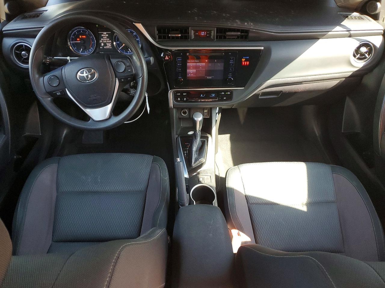 2018 TOYOTA COROLLA LE photo 22