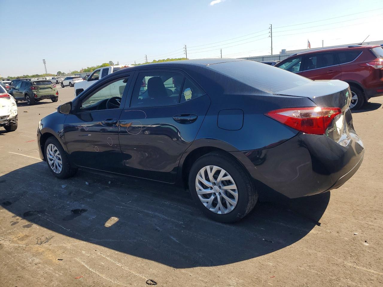 2018 TOYOTA COROLLA LE photo 4