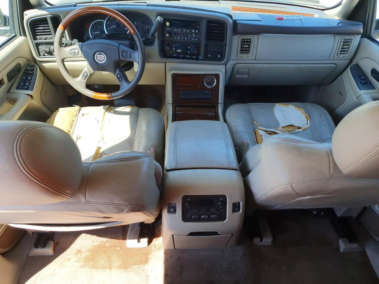 2004 CADILLAC ESCALADE LUXURY photo 8