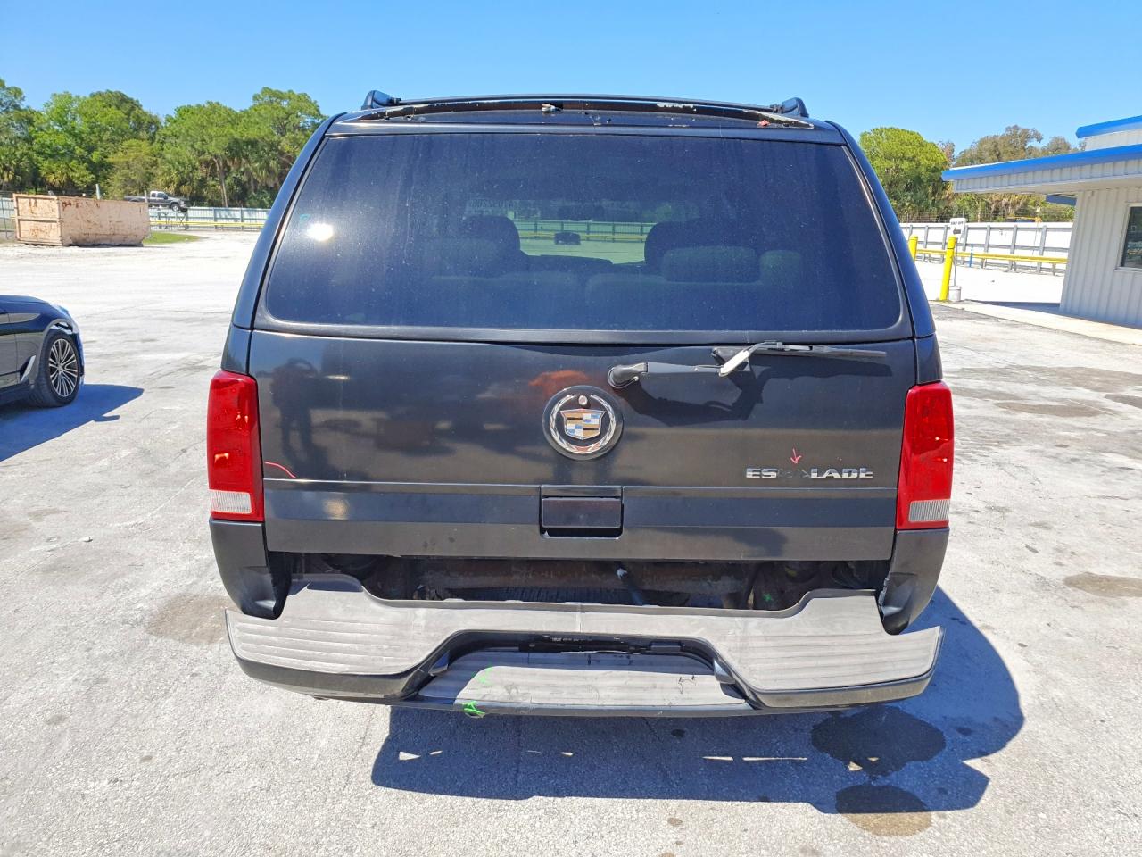 2004 CADILLAC ESCALADE LUXURY photo 6