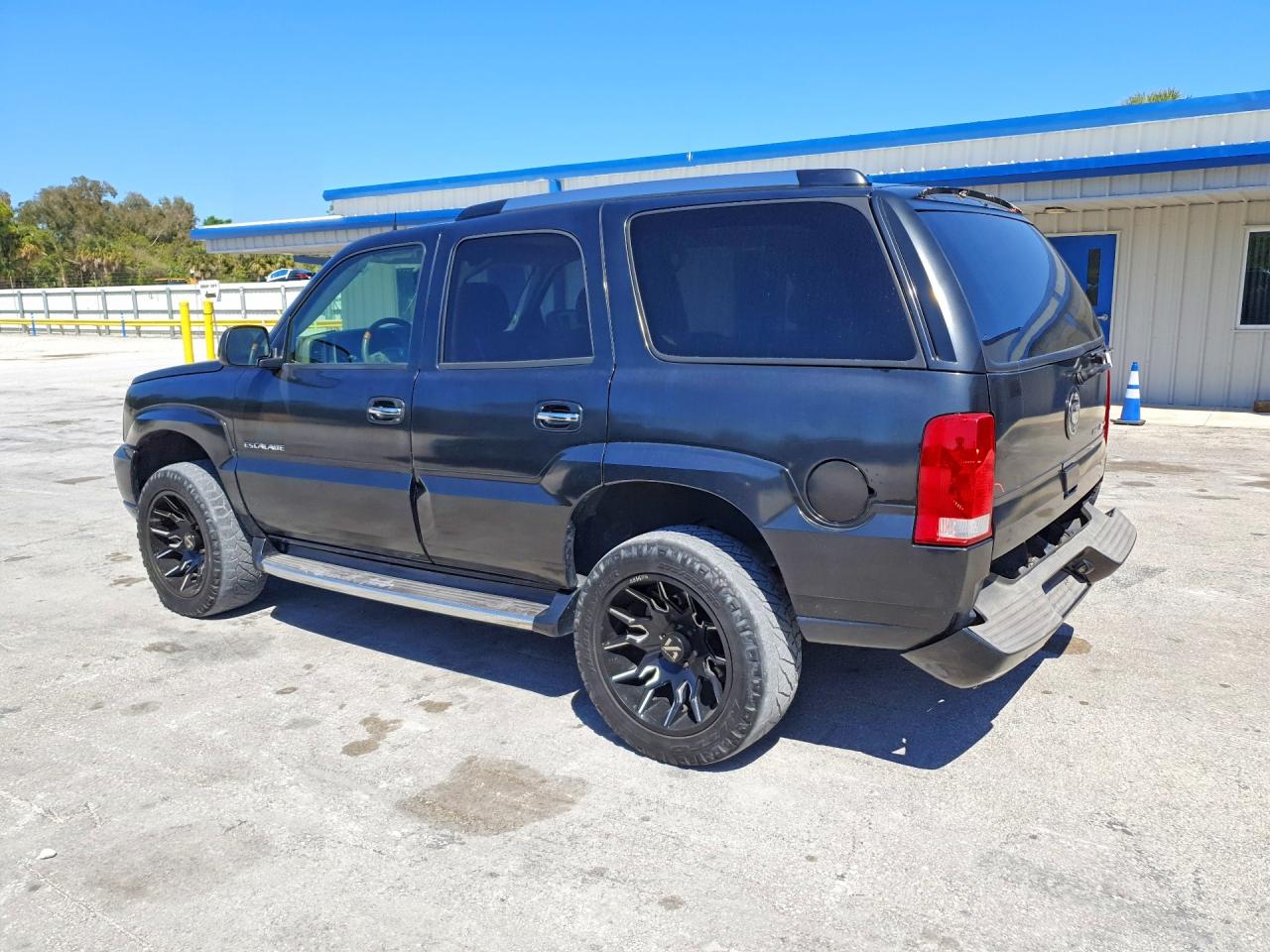 2004 CADILLAC ESCALADE LUXURY photo 2
