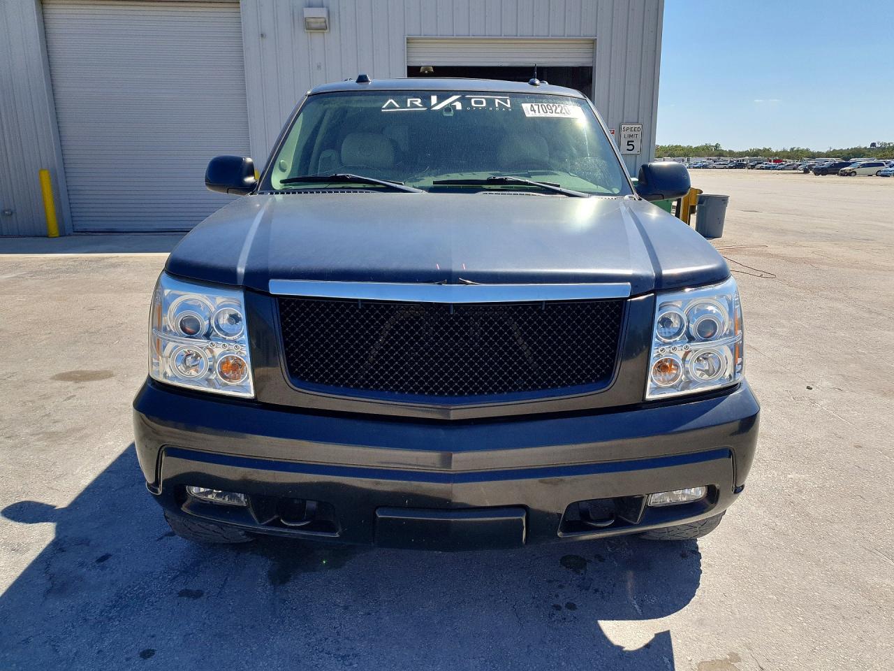 2004 CADILLAC ESCALADE LUXURY photo 5