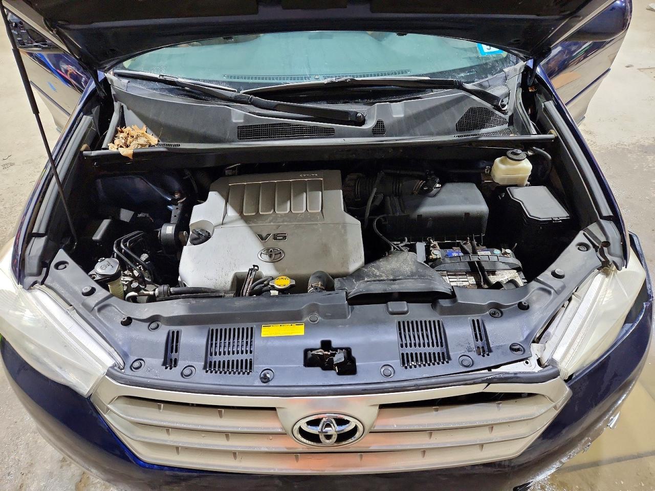 2013 TOYOTA HIGHLANDER SE photo 23