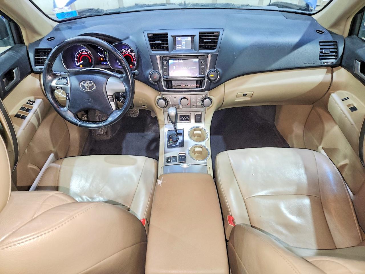 2013 TOYOTA HIGHLANDER SE photo 15