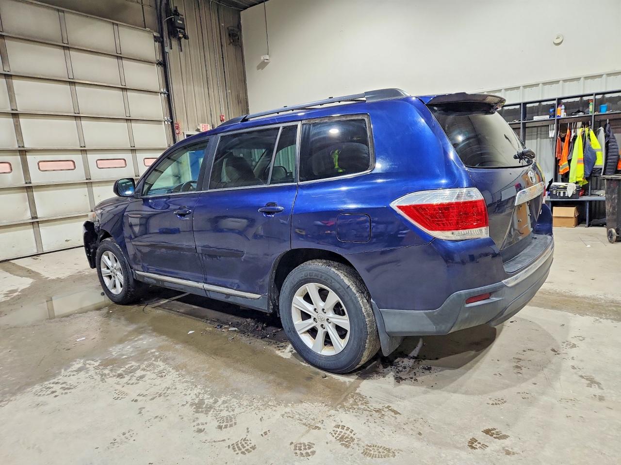2013 TOYOTA HIGHLANDER SE photo 3
