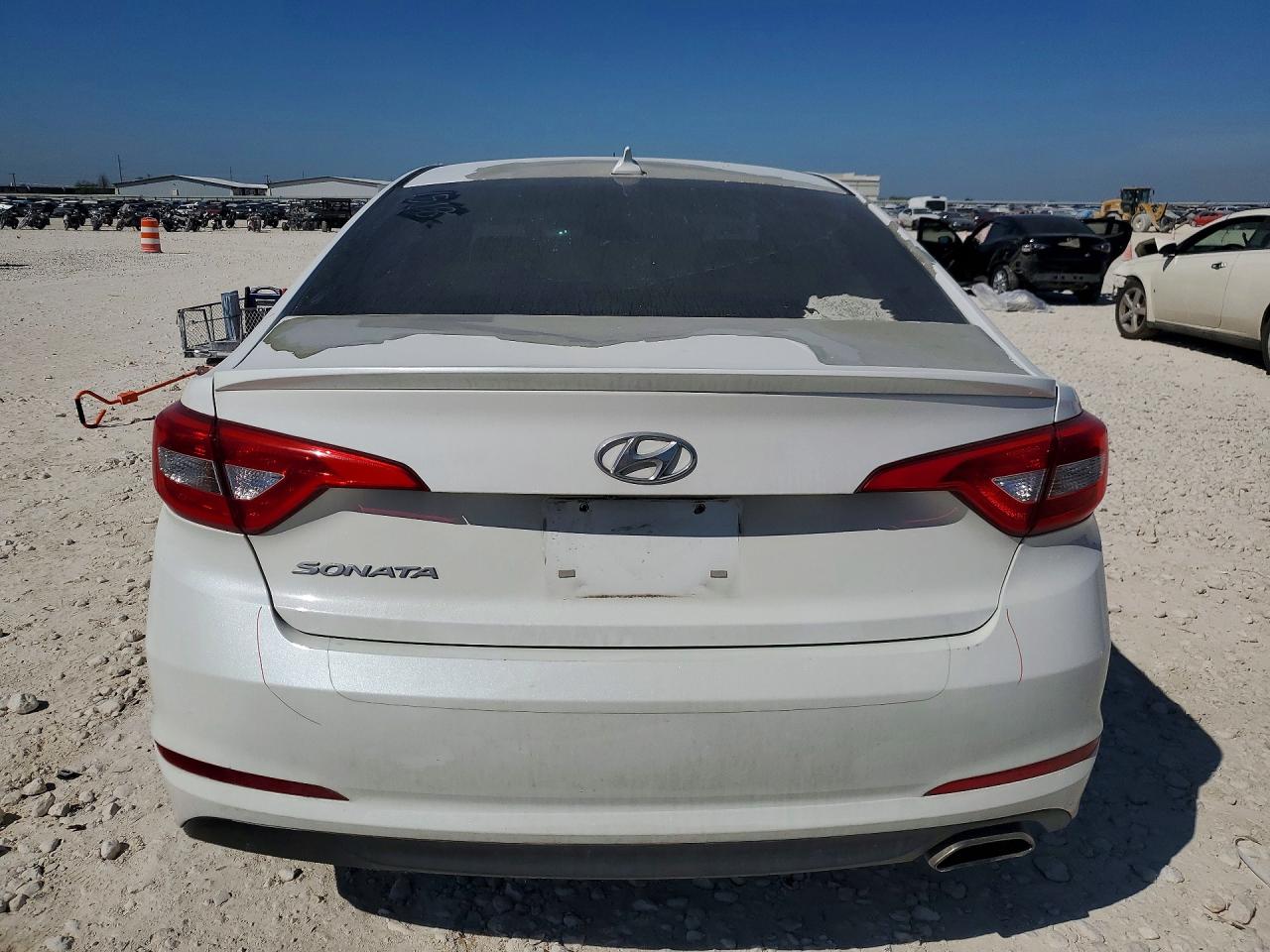 2015 HYUNDAI SONATA SE photo 11