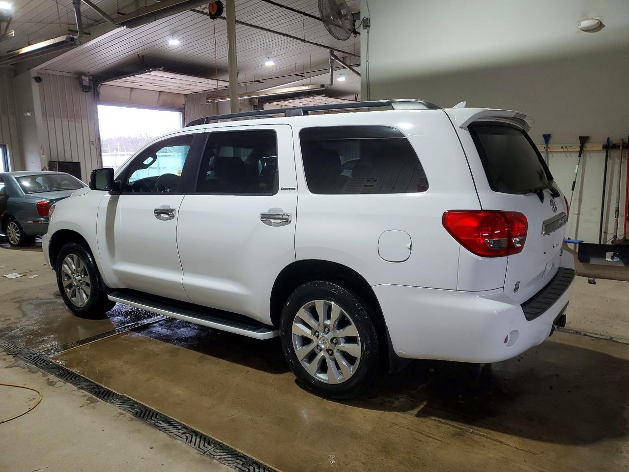 2015 TOYOTA SEQUOIA LIMITED photo 2