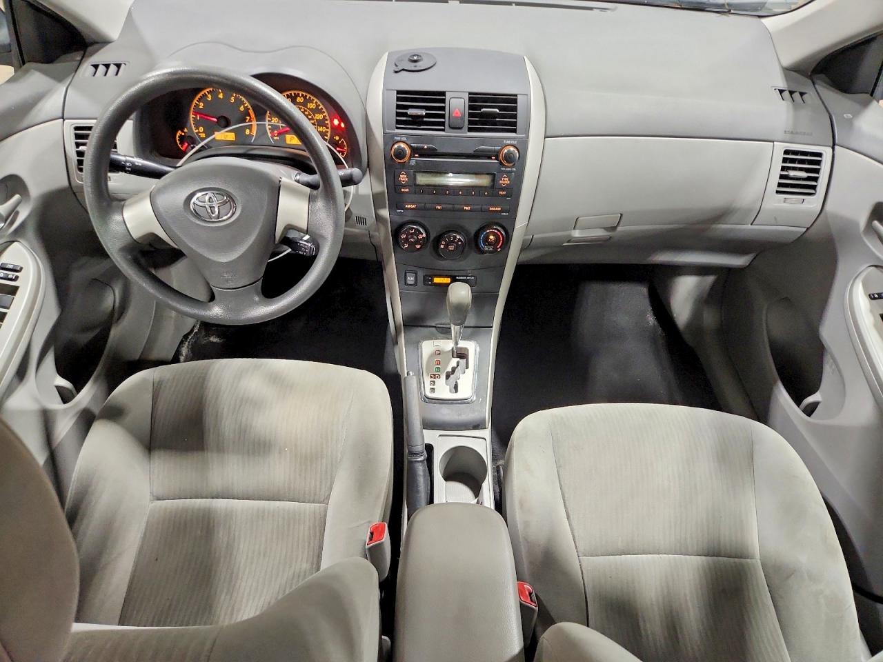 2010 TOYOTA COROLLA LE photo 22