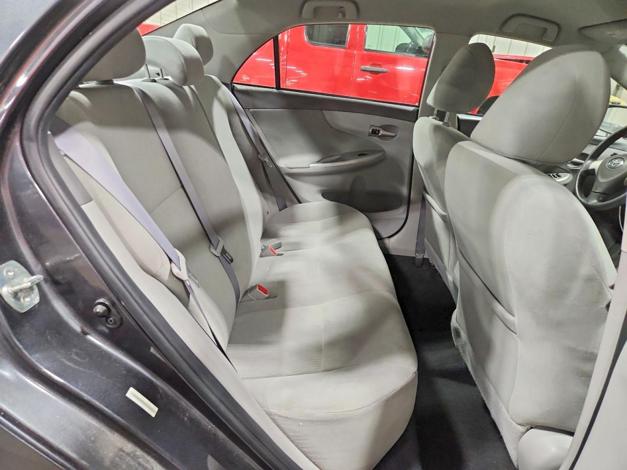 2010 TOYOTA COROLLA LE photo 28