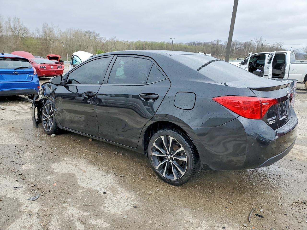 2017 TOYOTA COROLLA SE photo 2