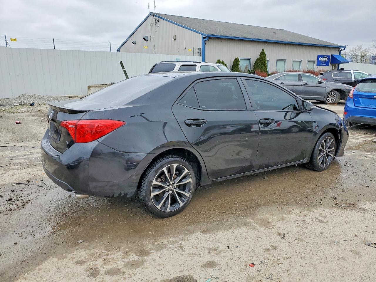 2017 TOYOTA COROLLA SE photo 3