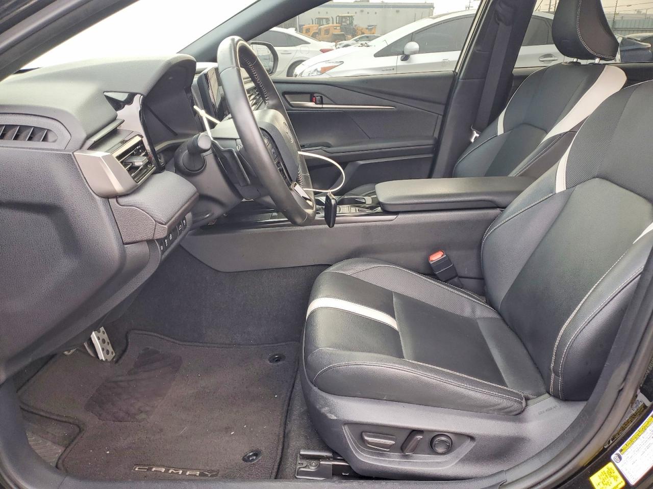 2025 TOYOTA CAMRY SE photo 19