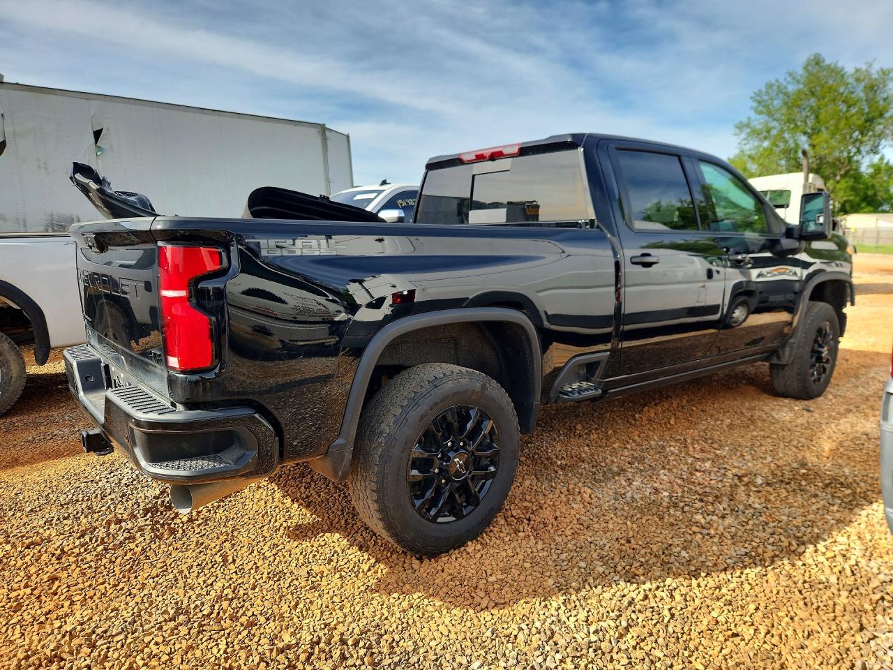 2025 CHEVROLET SILVERADO K2500 HEAVY DUTY LTZ photo 3
