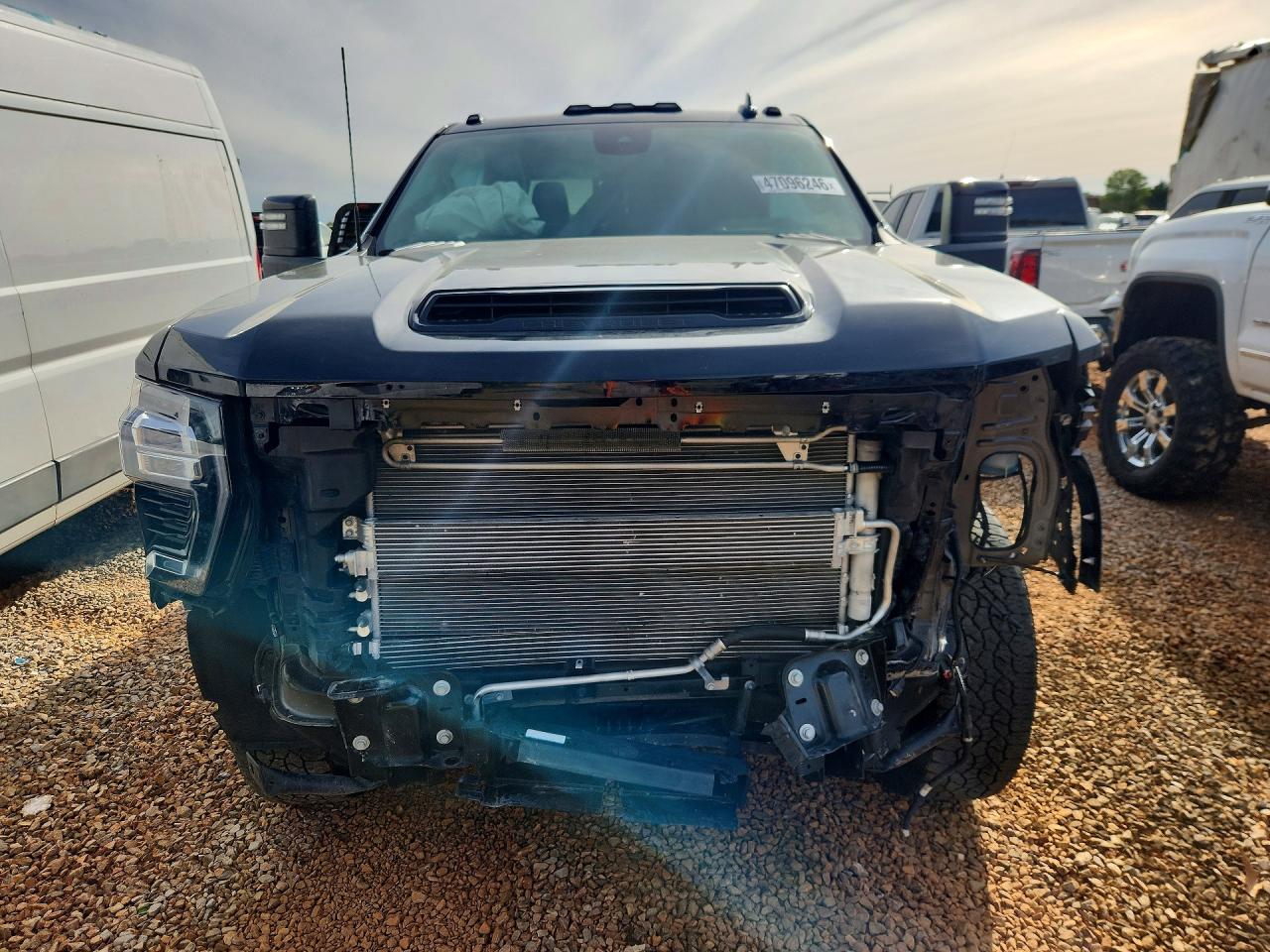 2025 CHEVROLET SILVERADO K2500 HEAVY DUTY LTZ photo 5