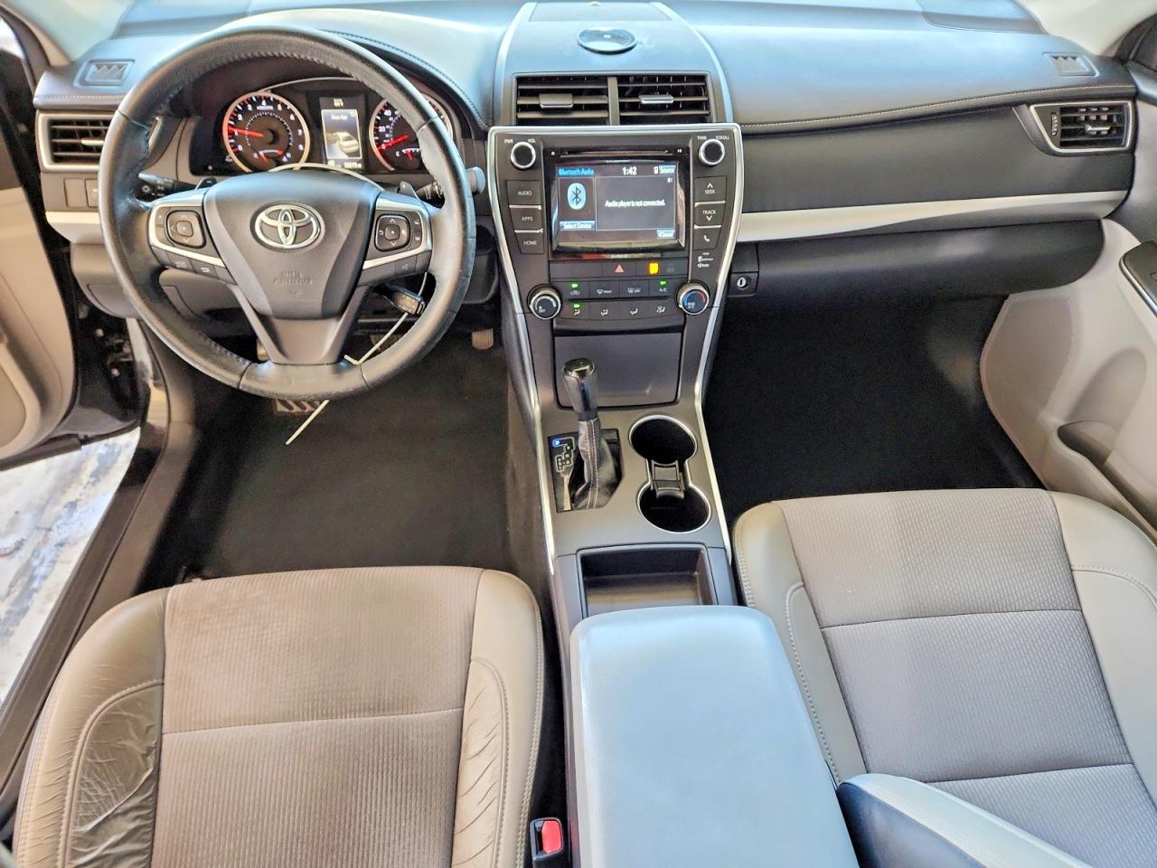 2016 TOYOTA CAMRY SE photo 22