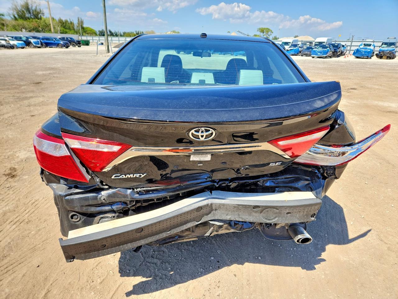 2016 TOYOTA CAMRY SE photo 16