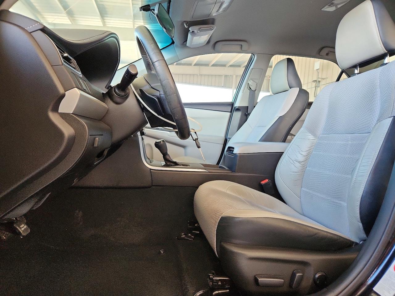 2016 TOYOTA CAMRY SE photo 19