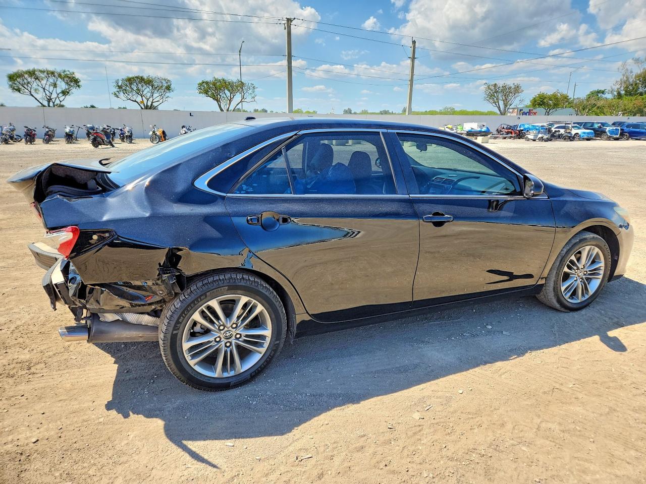 2016 TOYOTA CAMRY SE photo 7