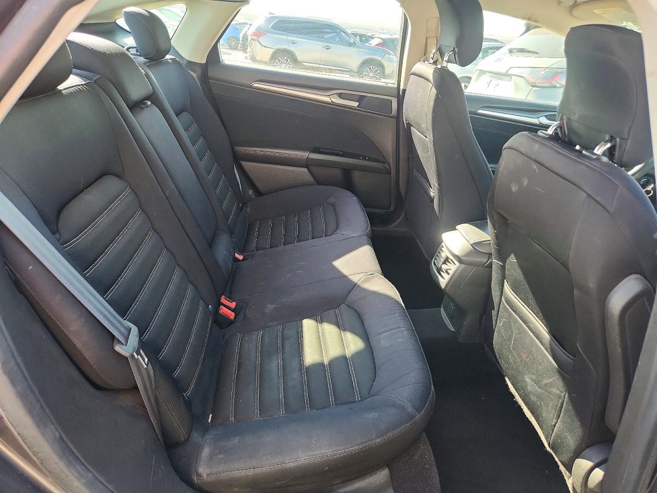 2014 FORD FUSION SE photo 19