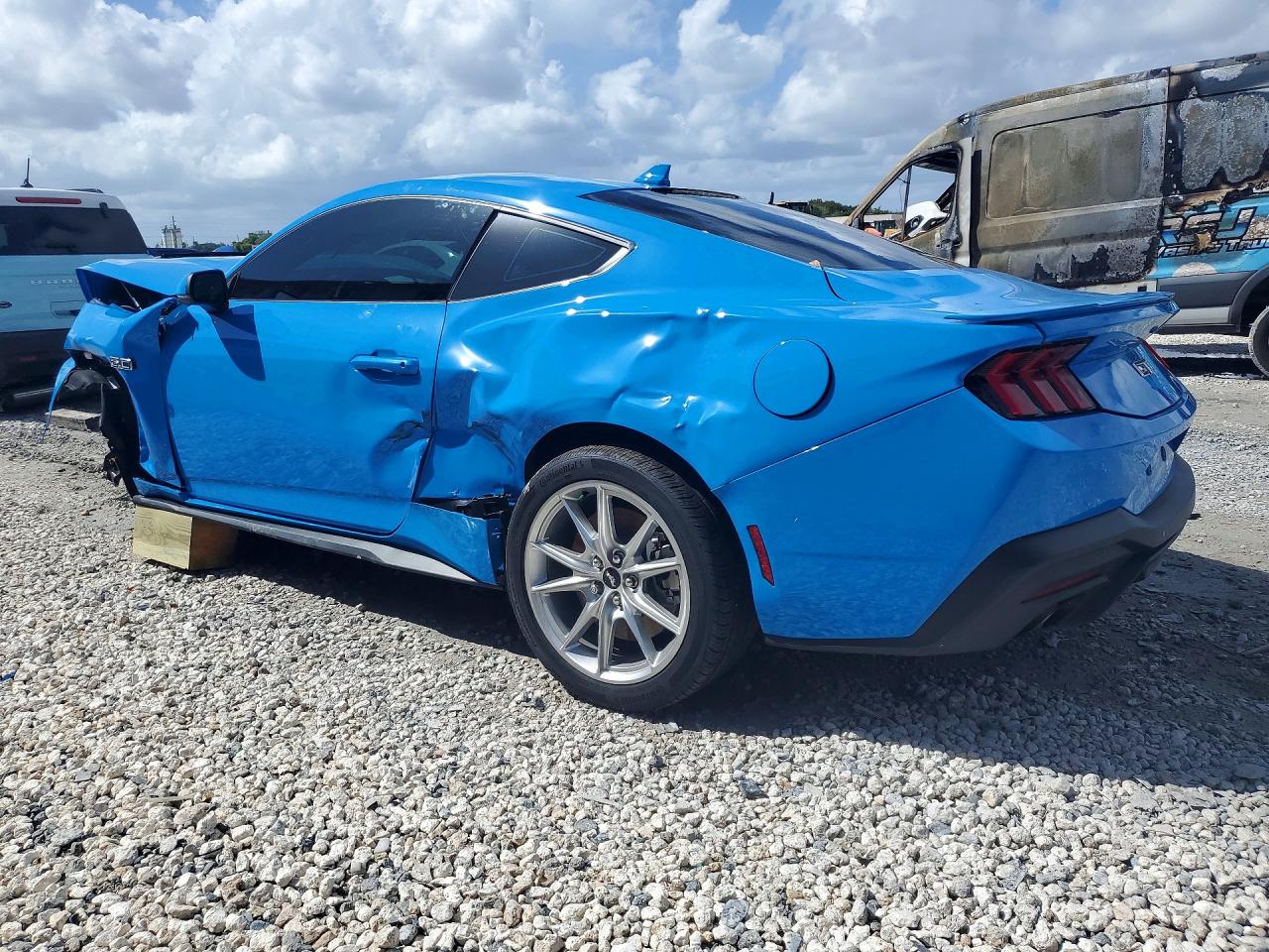 2025 FORD MUSTANG GT photo 3