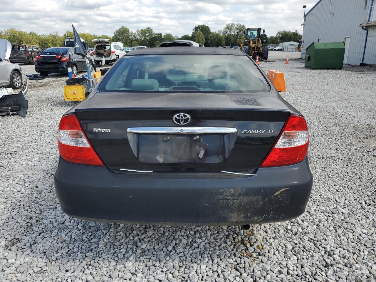 2004 TOYOTA CAMRY LE photo 11
